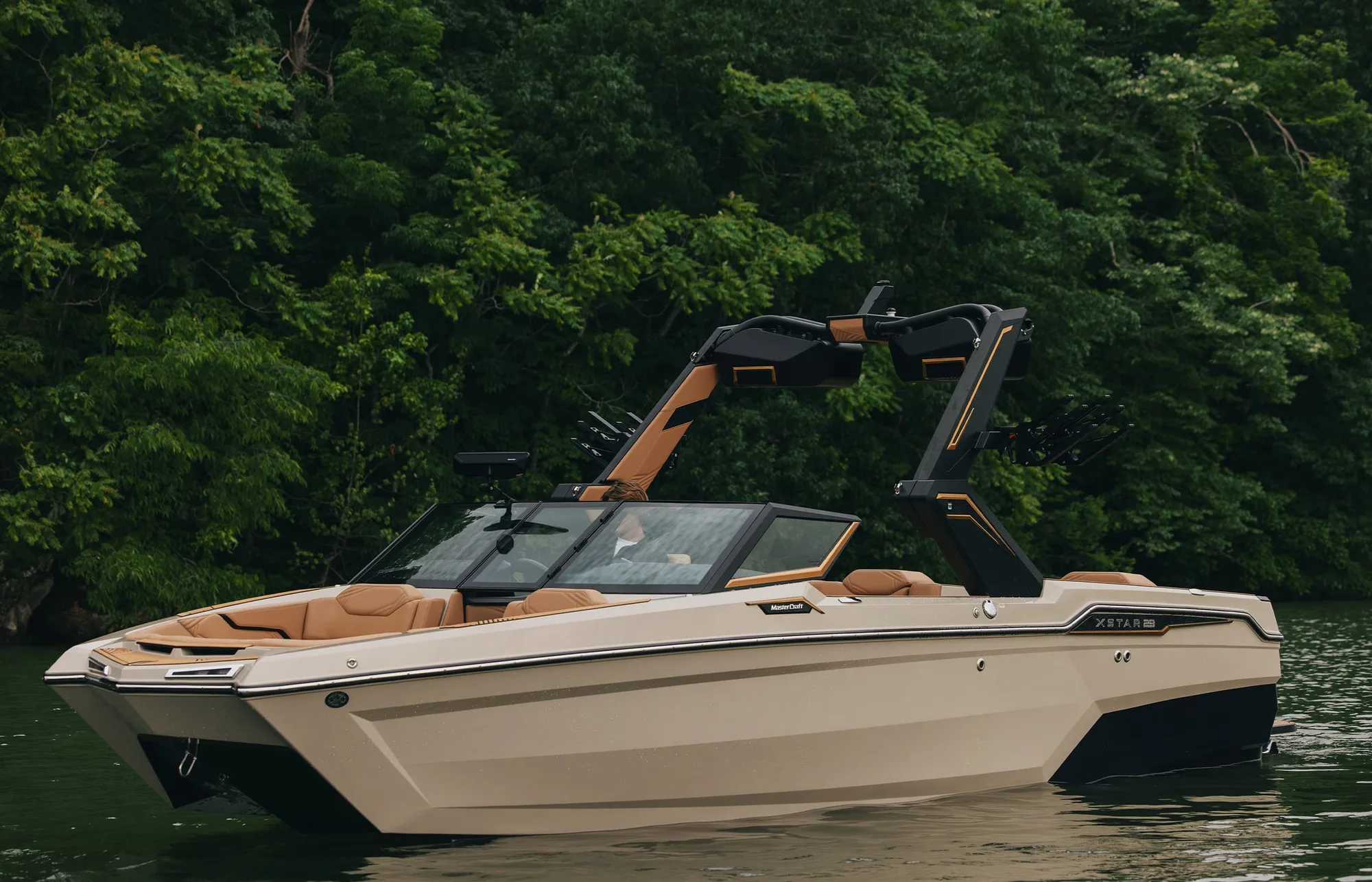 MasterCraft, vues sous différents angles — vue 2