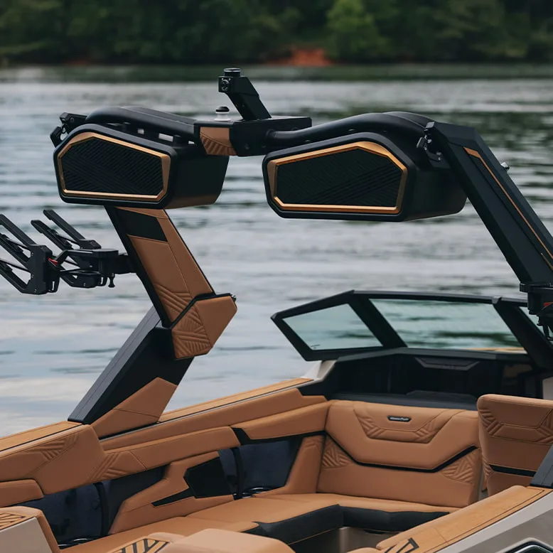 MasterCraft XStar 23, tour z100 motorisée et stern thruster
