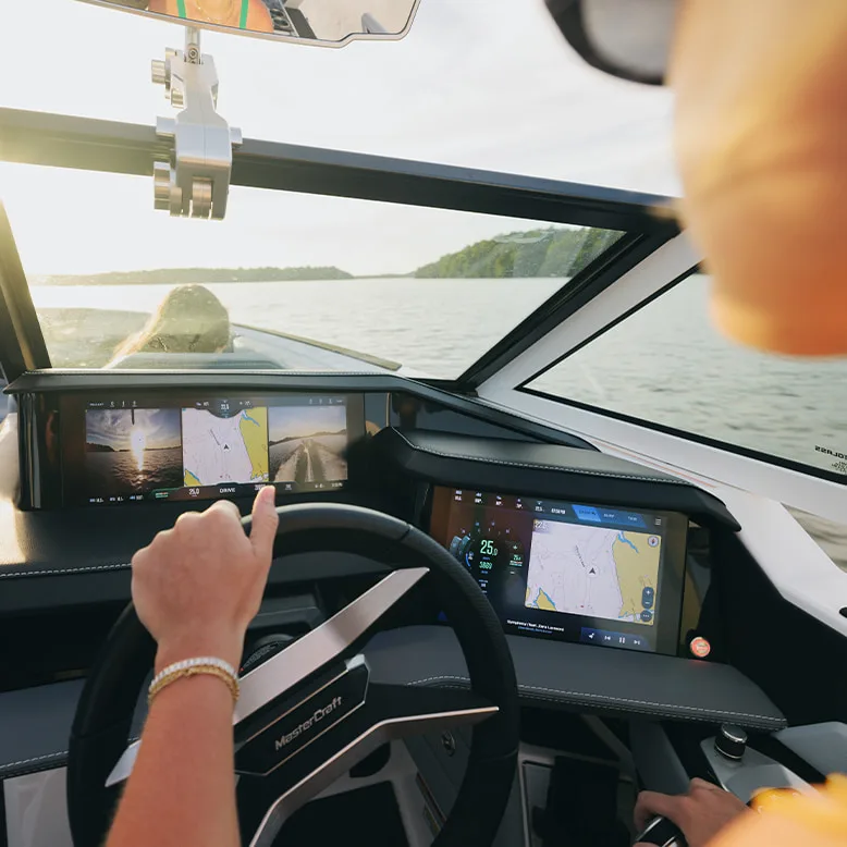 MasterCraft XStar 25, technologie et stern thruster