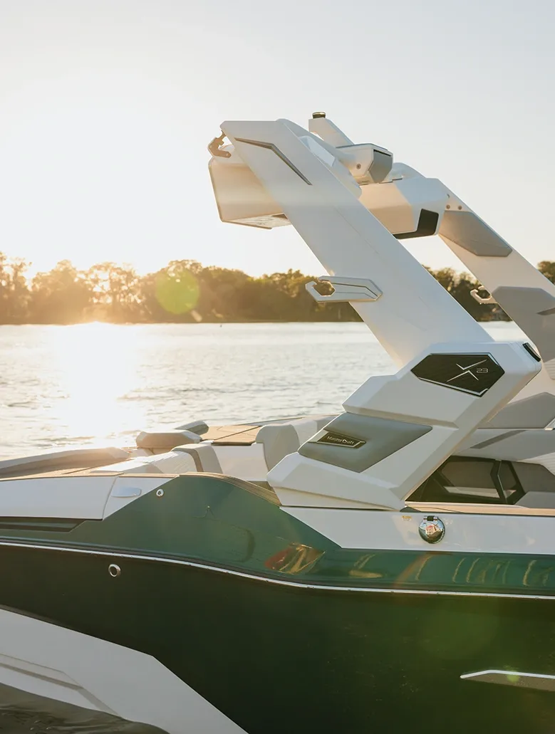 MasterCraft X23, tour z9 et compartiments planches