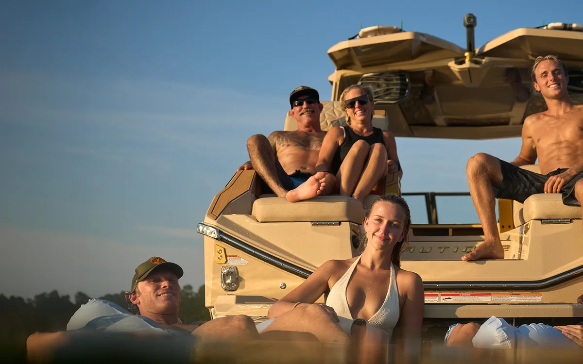 Super Air Nautique G27 Paragon, arrière