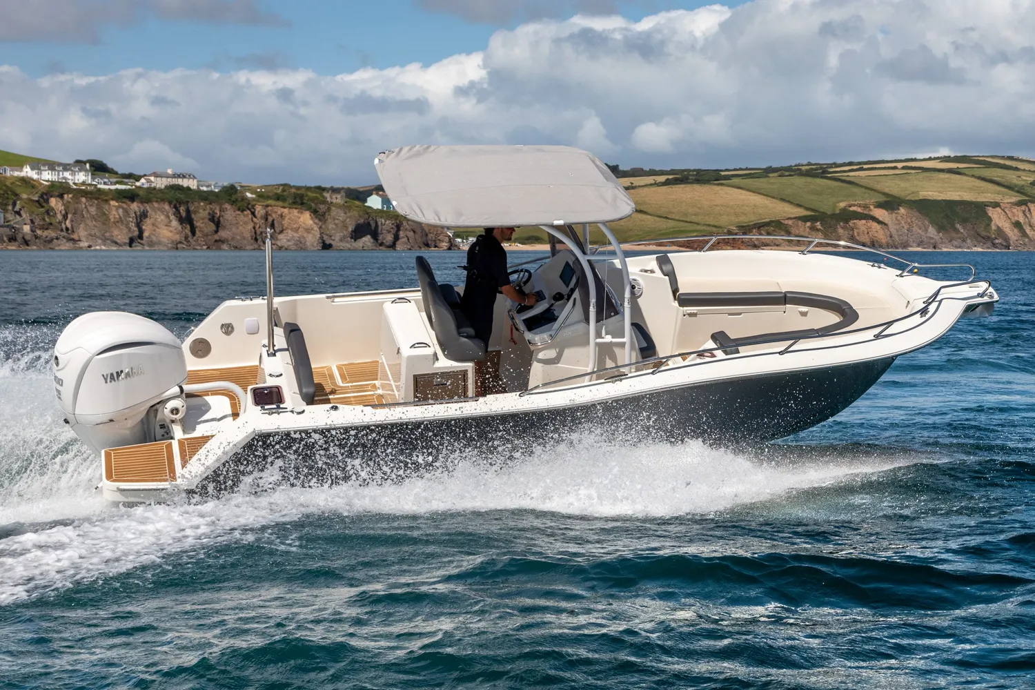 Bateau 240 CC Evo vendu chez Motor Boat 74